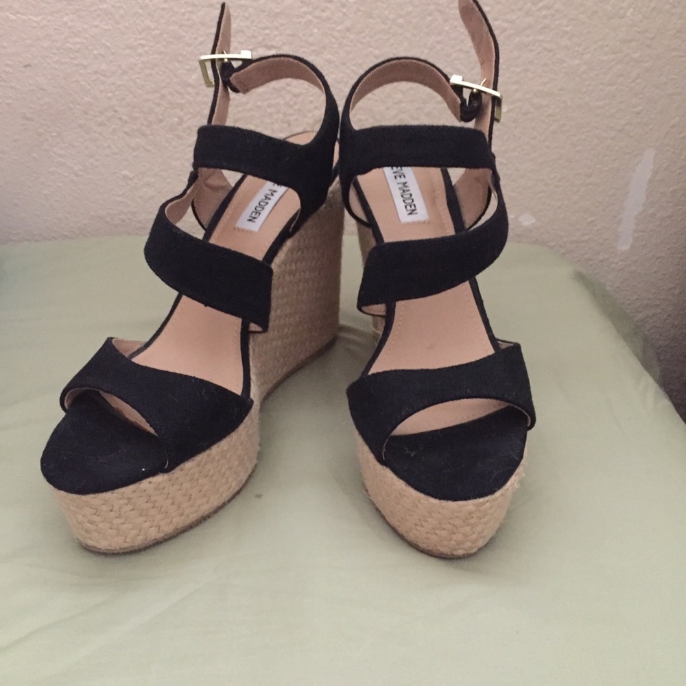 Steve Madden black wedges